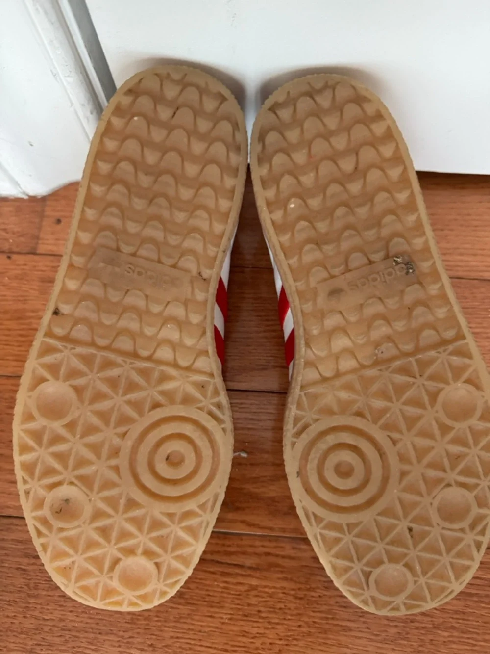 Women Adidas Samba with Red Stripes - Picture 3 of 3